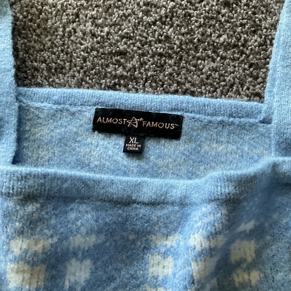 Sweater - Picture 6 of 6
